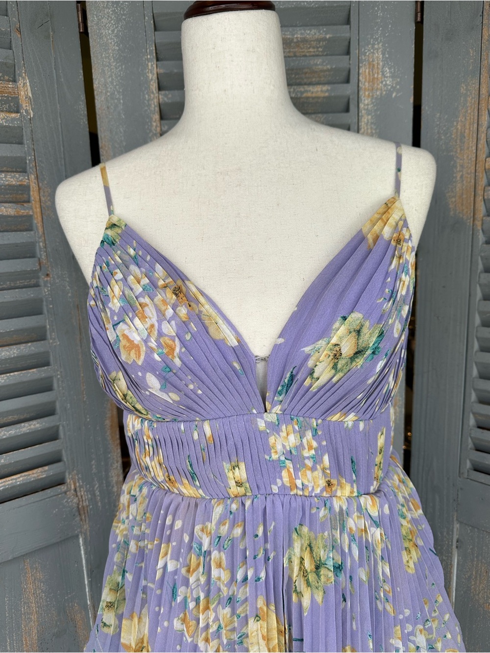 ASTR The Label Zaida Tiered Pleated Side Slit Maxi Dress Lavender Yellow Sz M - Picture 5 of 16
